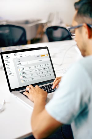 Airthings-for-Business-Dashboard-Macbook-Office-Lifestyle