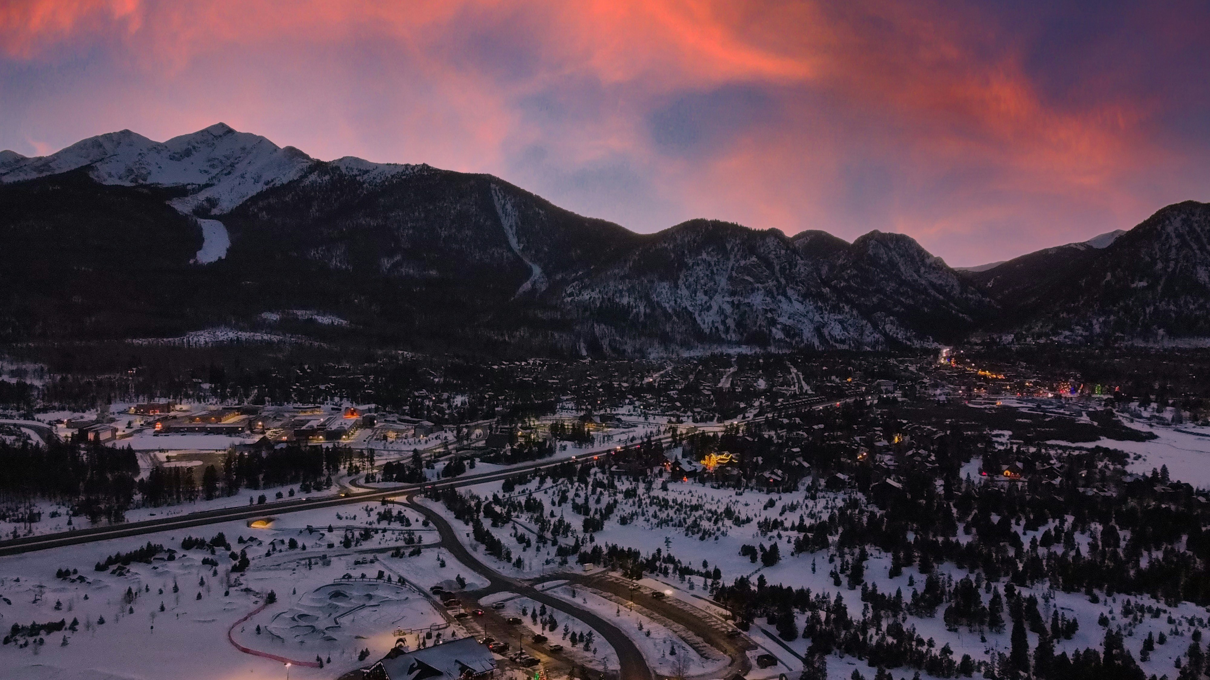 Colorado town with mountains in the background